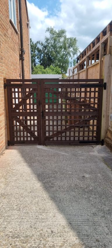 Lattice-style Wooden Alley Gate Wooden alley gate